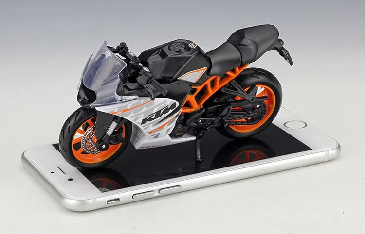 1:18 KTM 2015 RC 390 