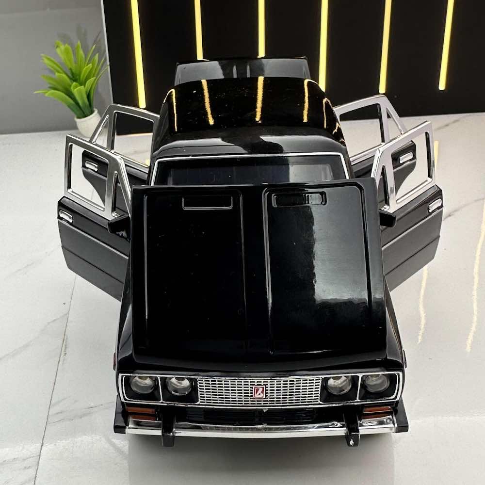 1:24 Lada 1976 2106/1600 Die Cast Model Car