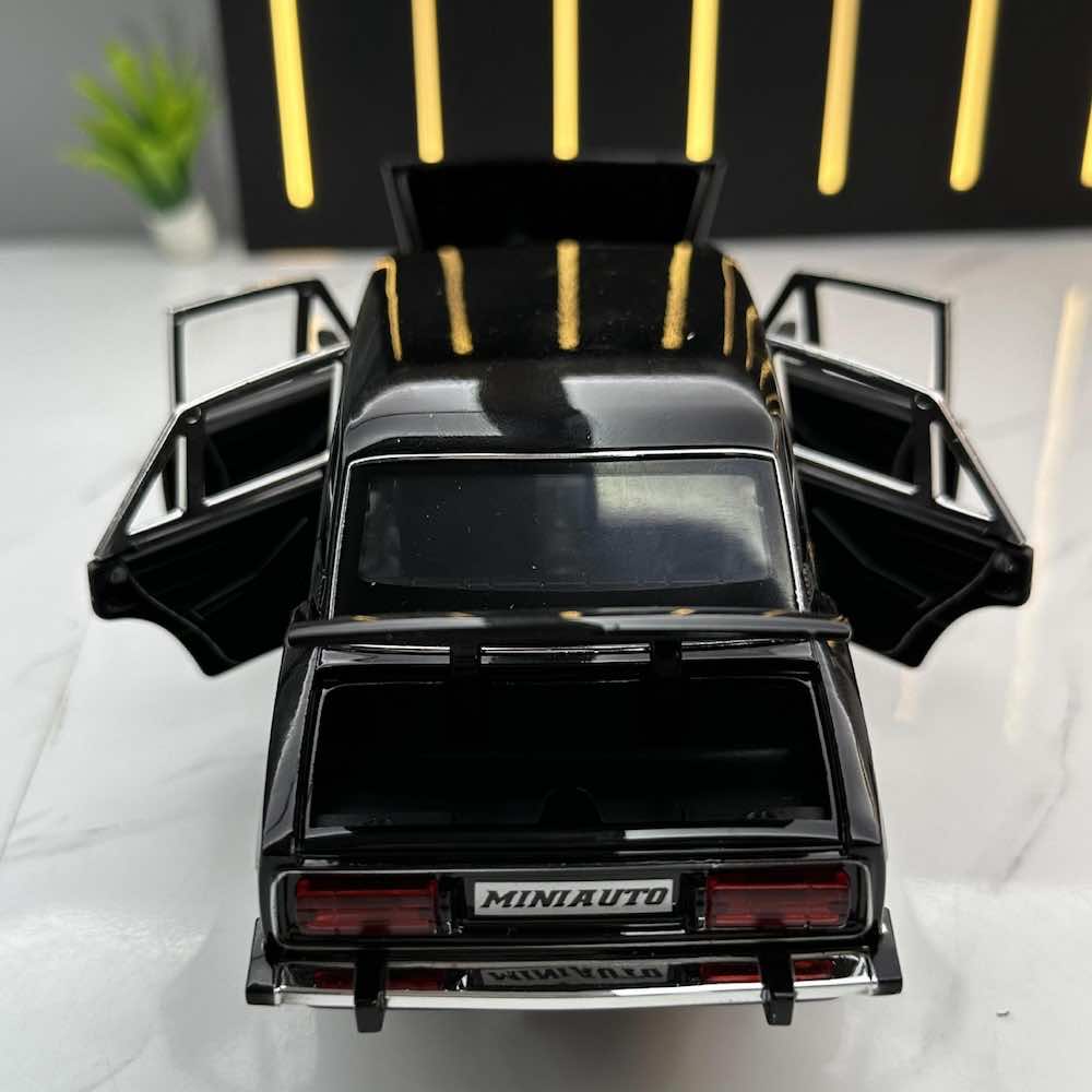 1:24 Lada 1976 2106/1600 Die Cast Model Car