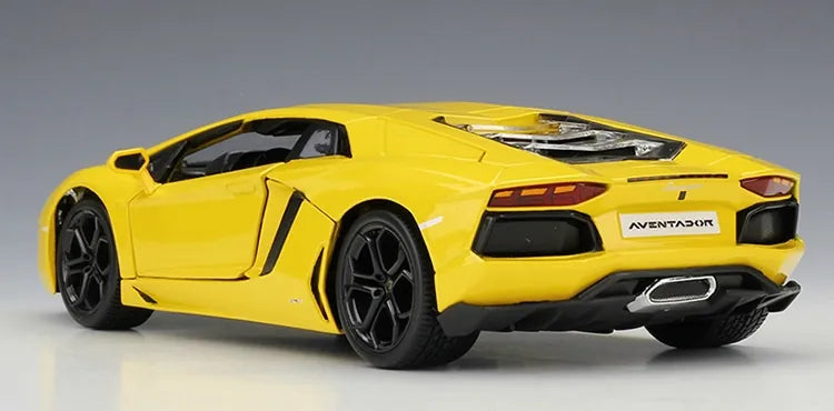 1:18 Lamborghini Aventador LP700-4 del 2013 