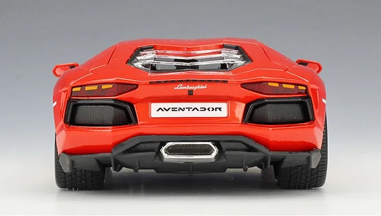 1:18 Lamborghini Aventador LP700-4 del 2013 