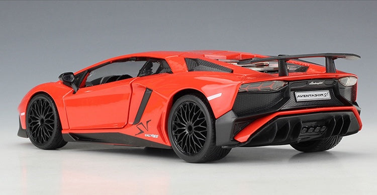 Lamborghini Aventador LP750-4 SV 2016 in scala 1:24 