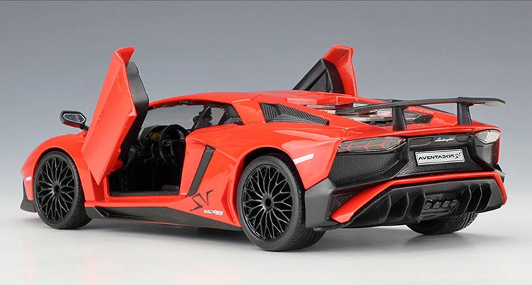 Lamborghini Aventador LP750-4 SV 2016 in scala 1:24 