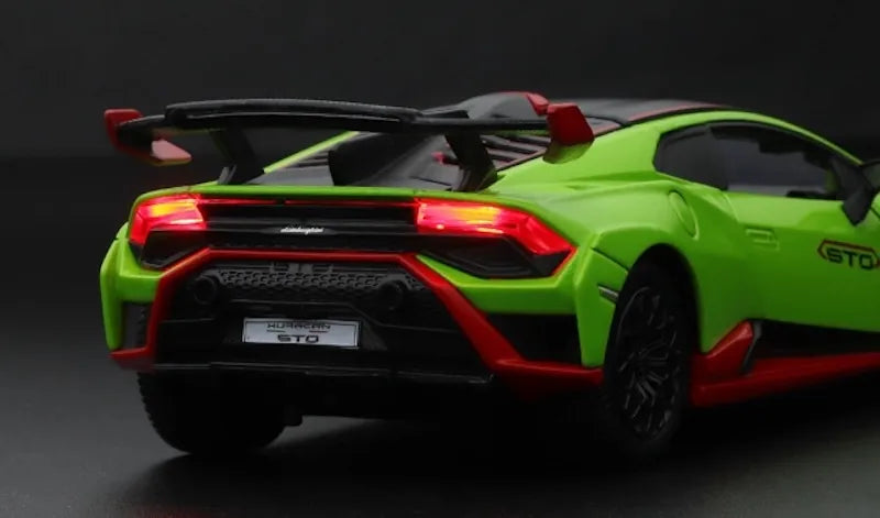 Lamborghini Huracan STO 2023 in scala 1:32 