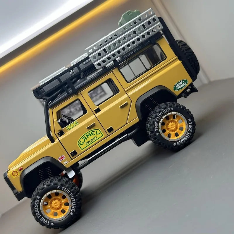 1:28 Land Rover 1998 Defender 110 Camel Trophy Die Cast Model Car