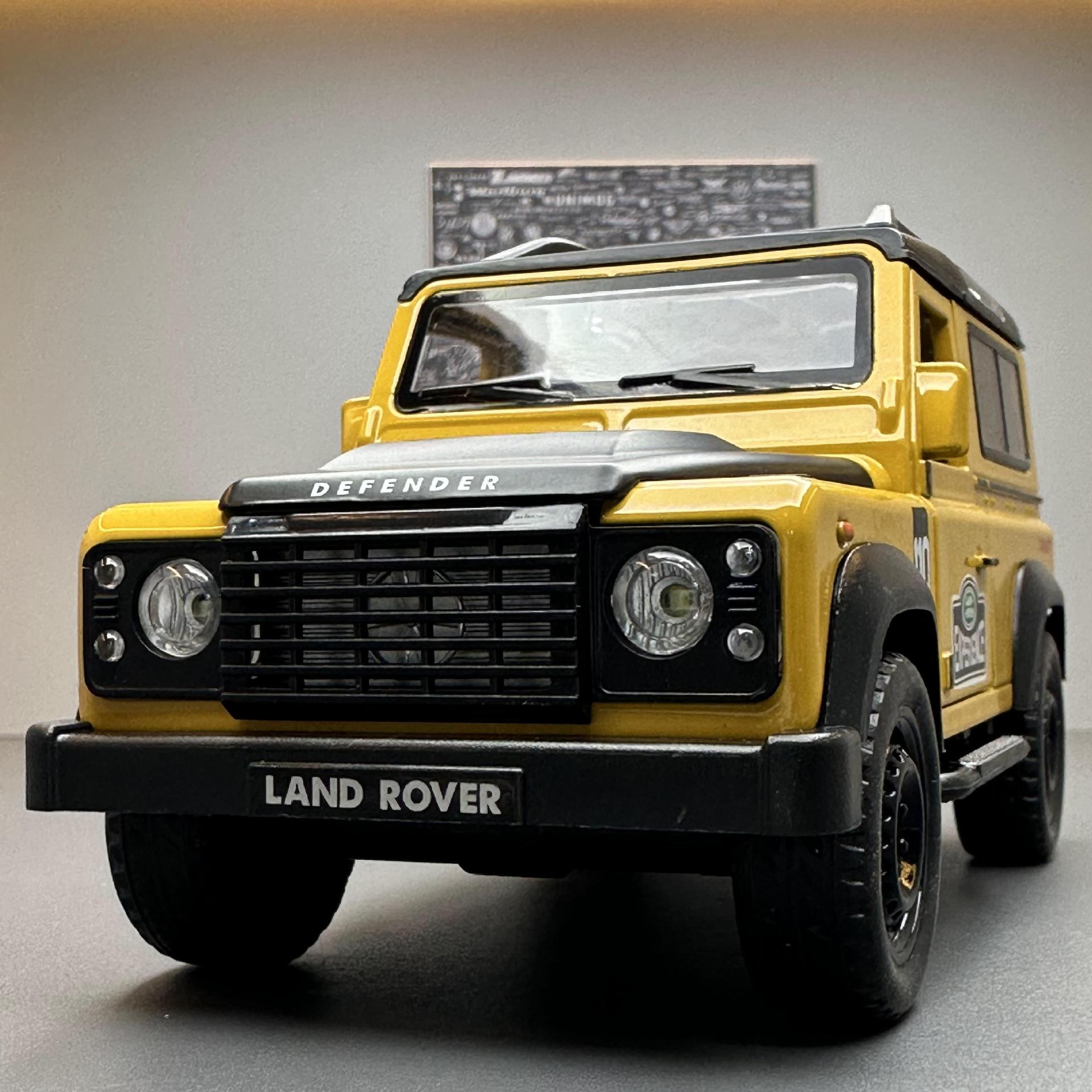 1:32 Land Rover 2009 Defender Fire Die Cast Model Car