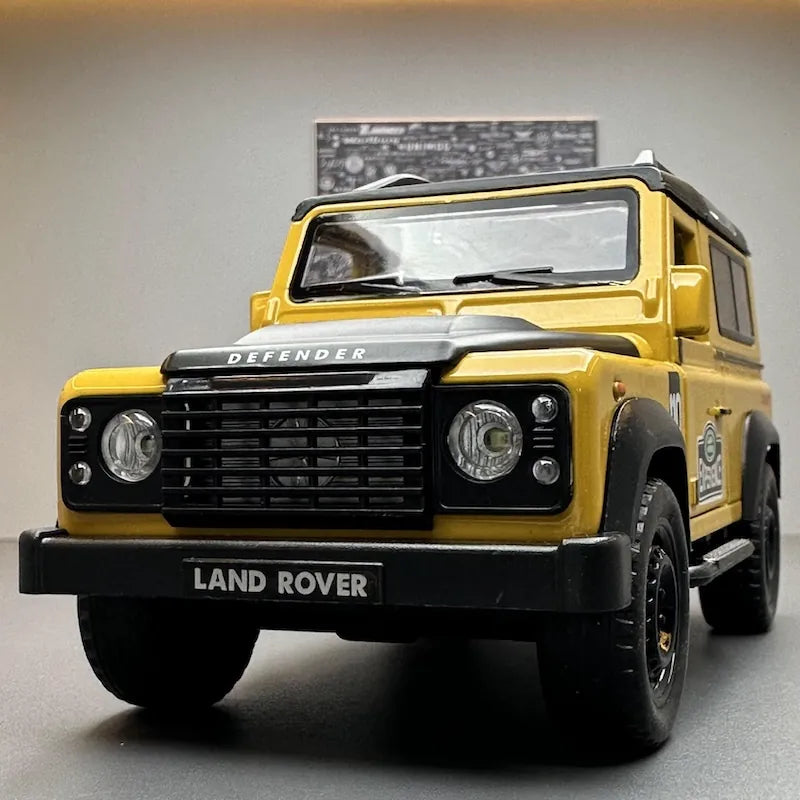 1:32 Land Rover 2009 Defender Fire Die Cast Model Car