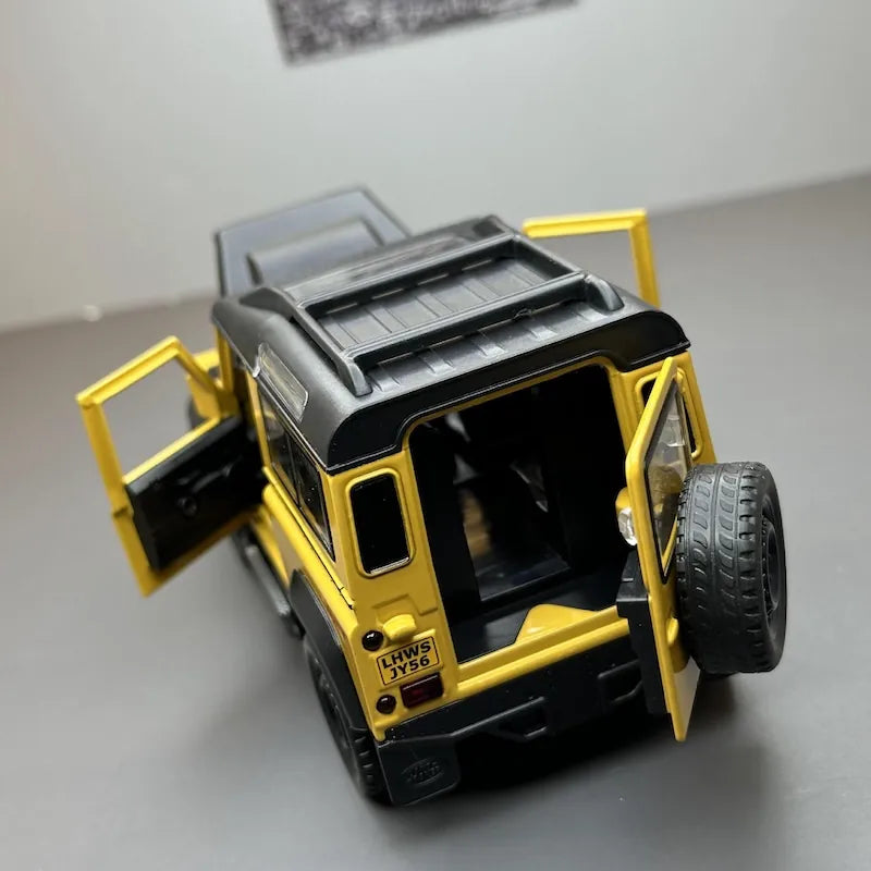 1:32 Land Rover 2009 Defender Fire