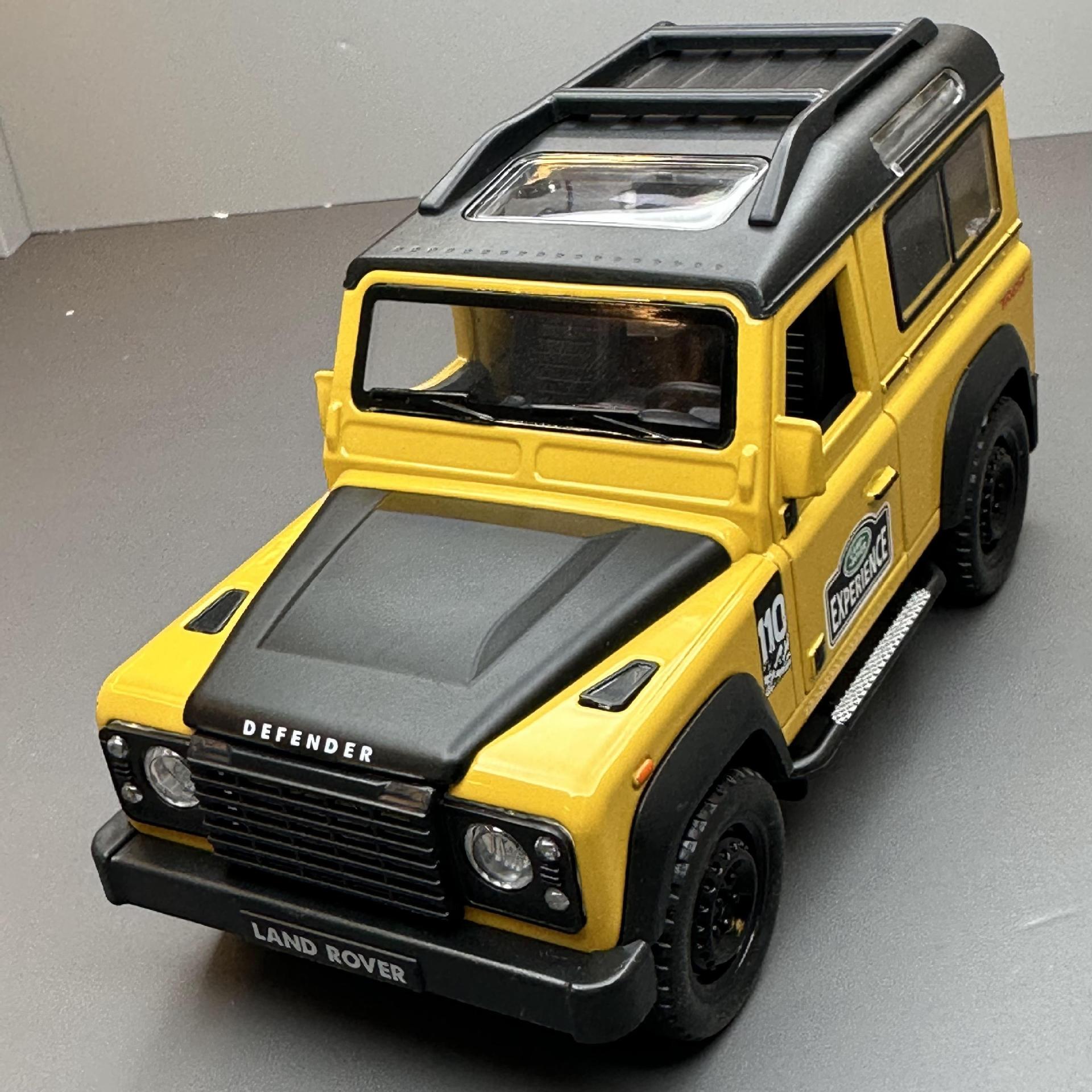 1:32 Land Rover 2009 Defender Fire Die Cast Model Car