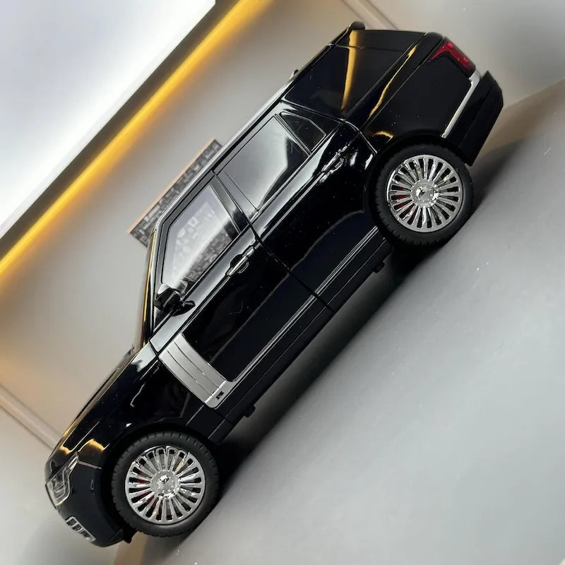 Scala 1:18 Land Rover Range Rover del 2012 