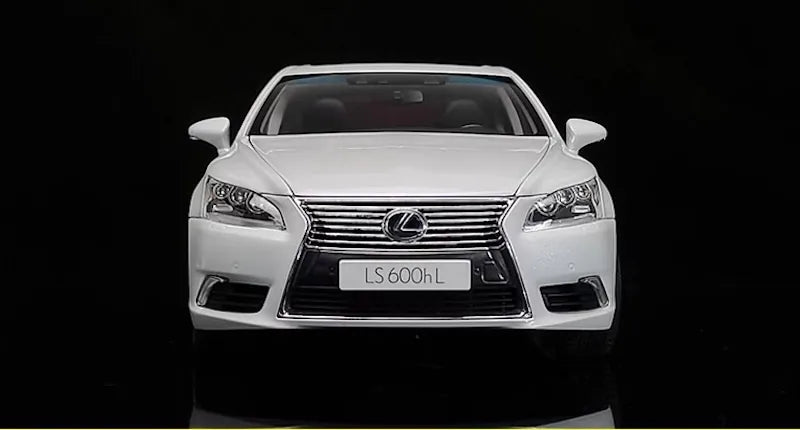 1:18 Lexus 2013 LS 600hL Die Cast Model Car