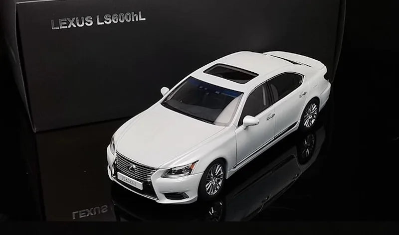 1:18 Lexus 2013 LS 600hL Die Cast Model Car