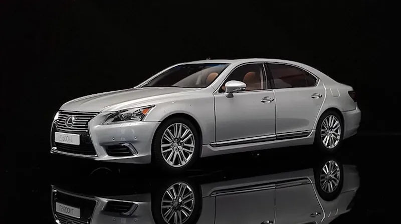 1:18 Lexus 2013 LS 600hL Silver Die Cast Model Car