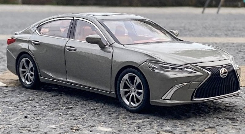 1:24 Lexus 2018 ES300h Die Cast Model Car