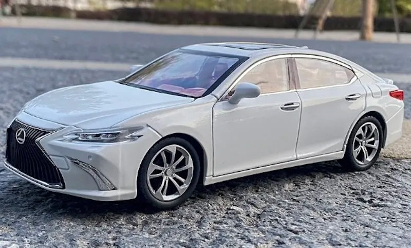 1:24 Lexus ES300h 2018 