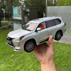 1:18 Lexus 2018 LX 570 Die Cast Model Car