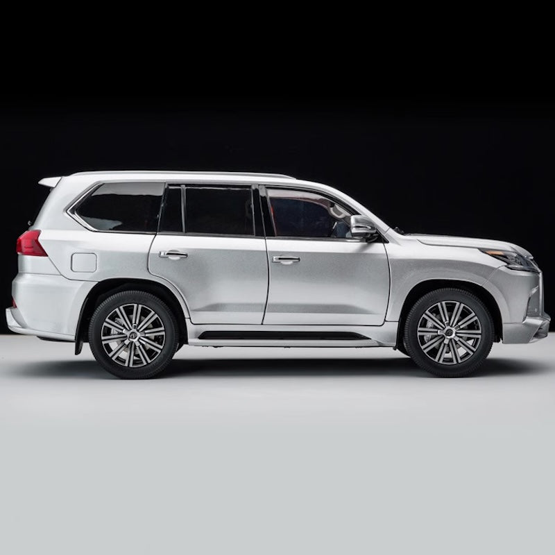 1:18 Lexus 2018 LX 570 Die Cast Model Car