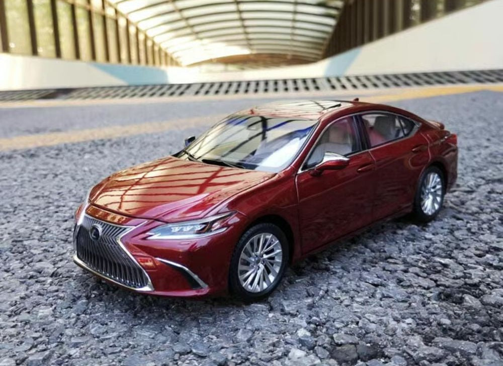 1:18 Lexus 2019 ES 300h Red Die Cast Model Car