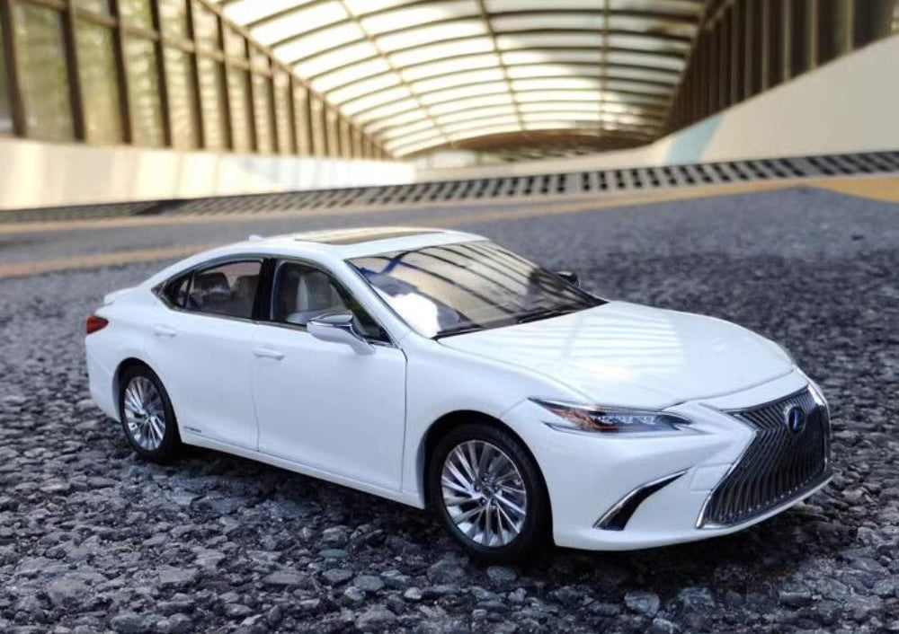 1:18 Lexus 2019 ES 300h White Die Cast Model Car