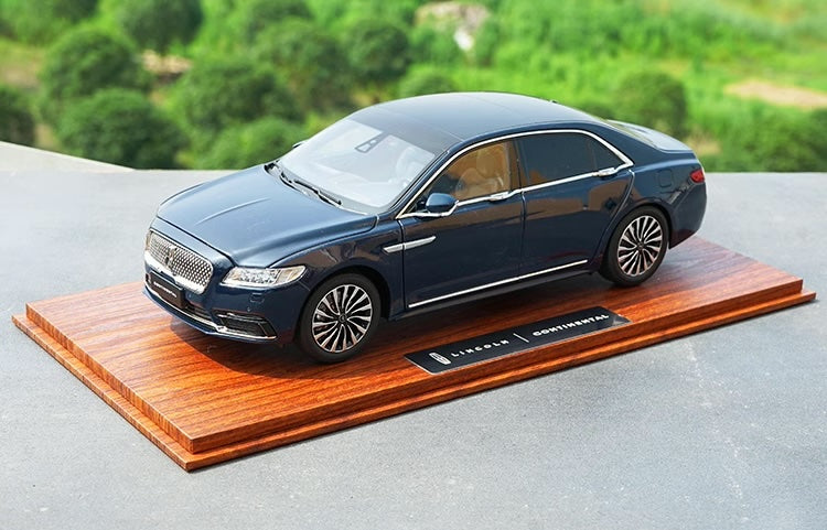 1:18 Lincoln 2017 Continental Die Cast Model Car