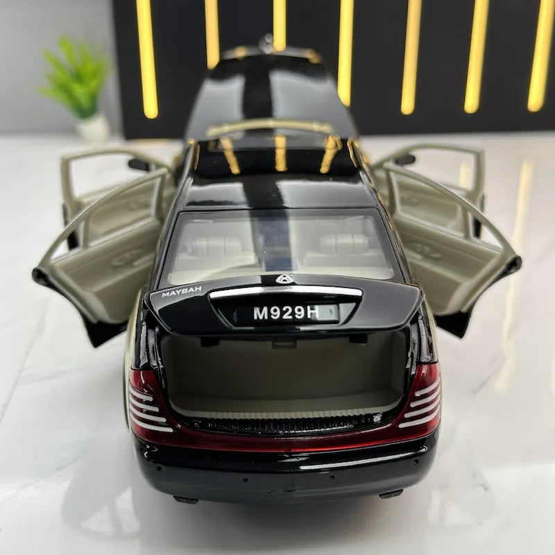 1:24 Mercedes-Maybach 2002 62S