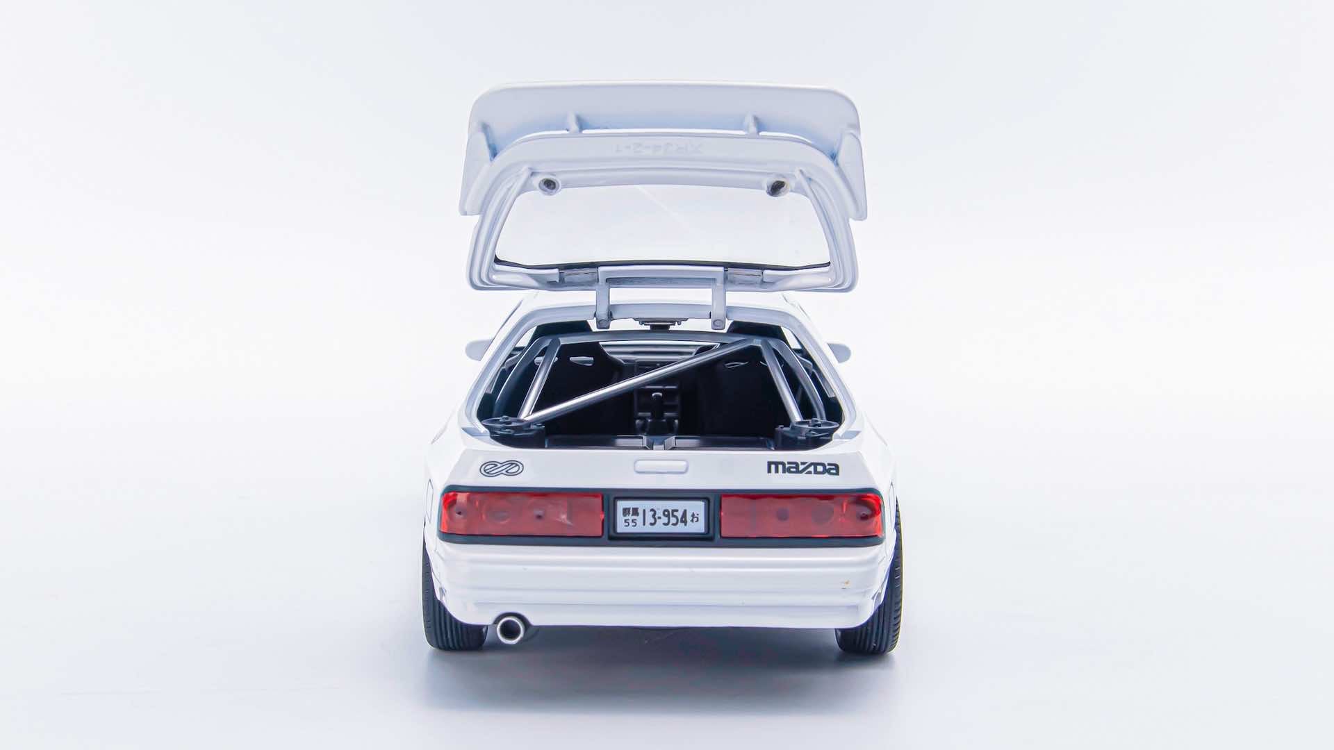 1:24 Mazda 1985 RX-7 Die Cast Model Car