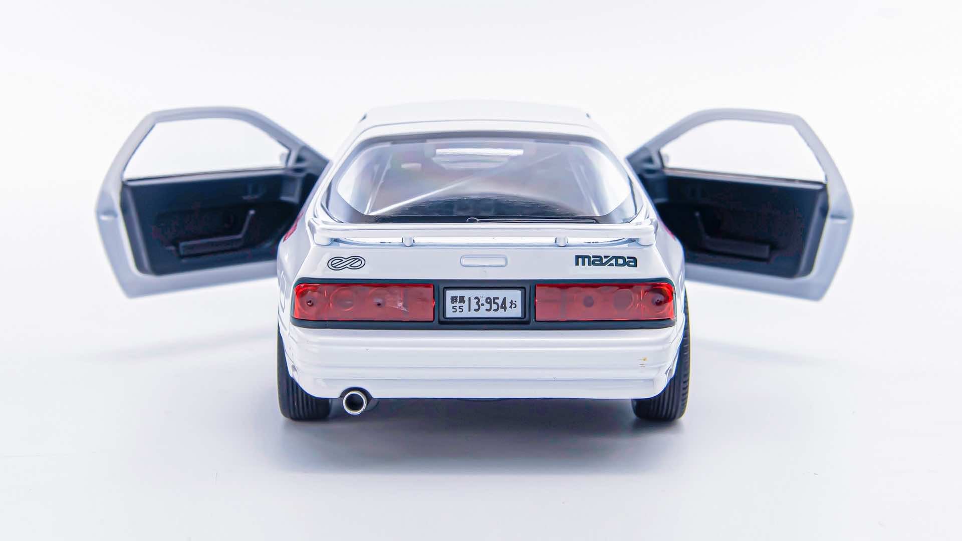 1:24 Mazda 1985 RX-7 Die Cast Model Car