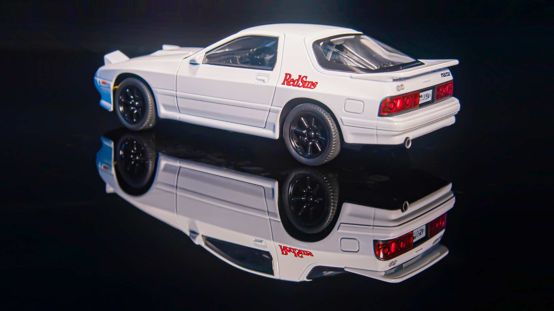 1:24 Mazda 1985 RX-7 Die Cast Model Car