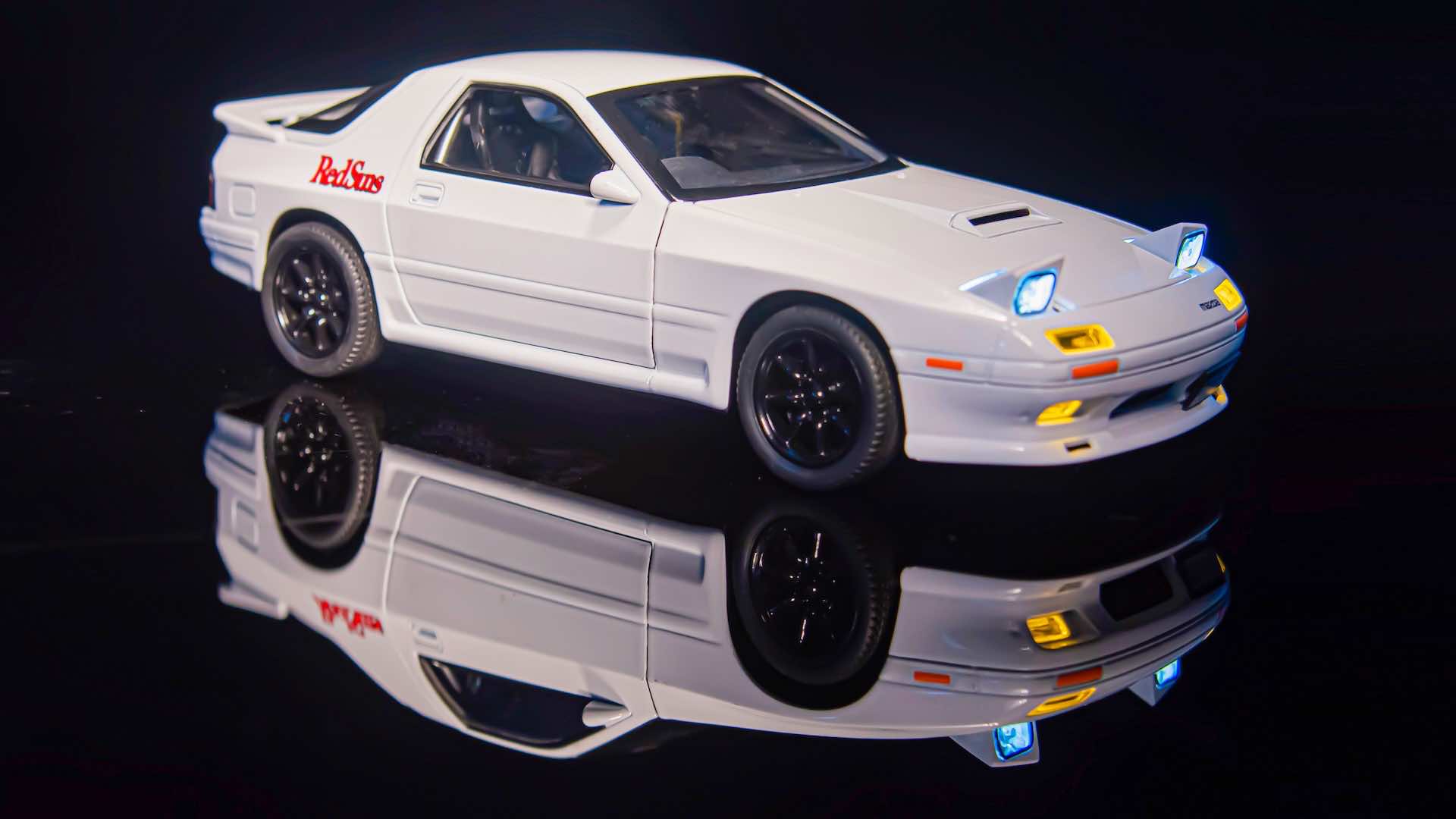 1:24 Mazda 1985 RX-7 Die Cast Model Car