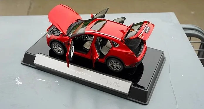 1:18 Mazda CX-4 2016 