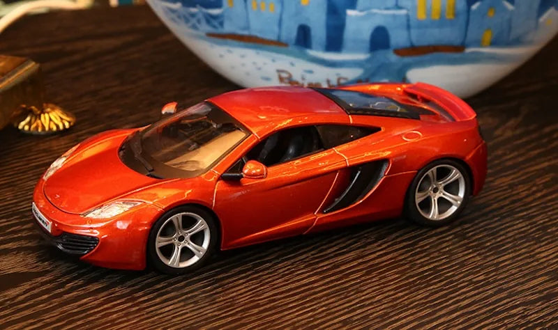 1:24 McLaren 2011 MP4-12C