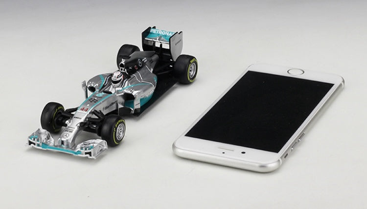 1:32 Mercedes-AMG 2014 F1 Petronas W05 Hybrid Formula 1 Model Car