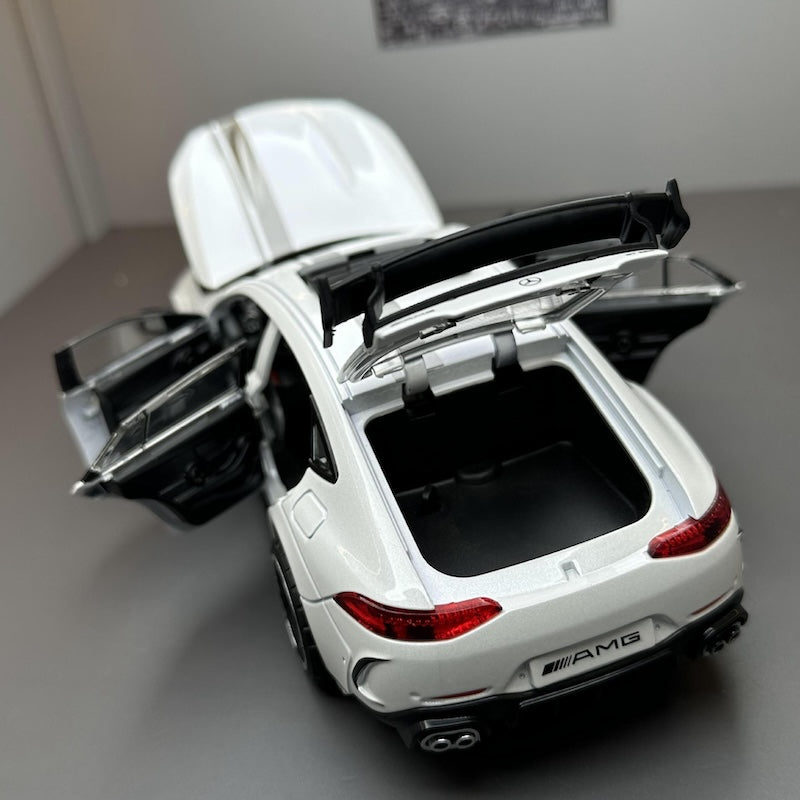 1:24 Mercedes-AMG 2018 GT63 4MATIC+ Die Cast Model Car