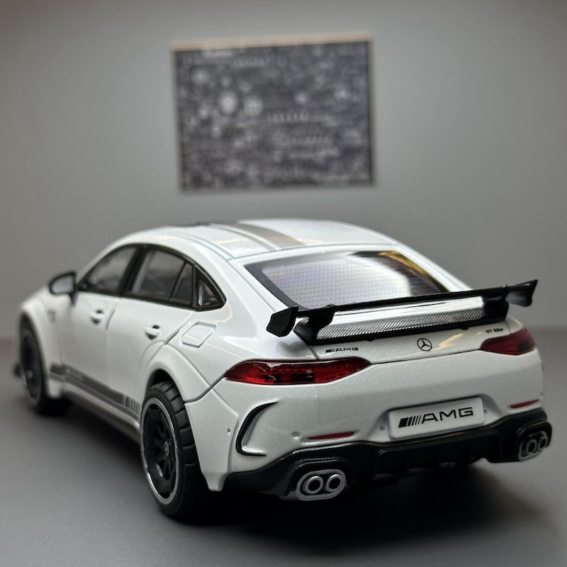 1:24 Mercedes-AMG 2018 GT63 4MATIC+ Die Cast Model Car