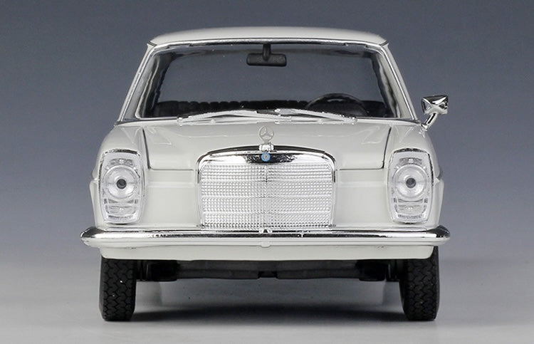 1:24 Mercedes-Benz 1973 220 Die Cast Model Car