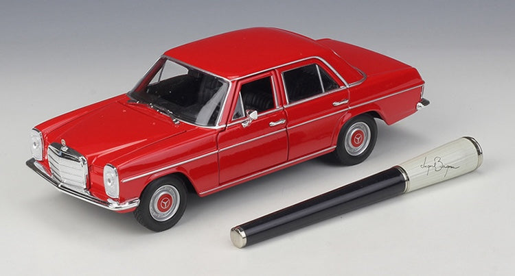 1:24 Mercedes-Benz 1973 220 Die Cast Model Car