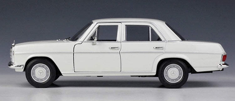 1:24 Mercedes-Benz 1973 220 Die Cast Model Car