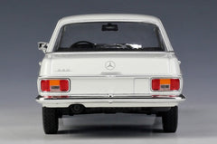 1:24 Mercedes-Benz 1973 220 Die Cast Model Car