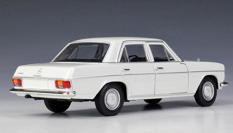 1:24 Mercedes-Benz 1973 220 Die Cast Model Car