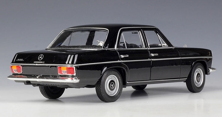 1:24 Mercedes-Benz 1973 220 Die Cast Model Car