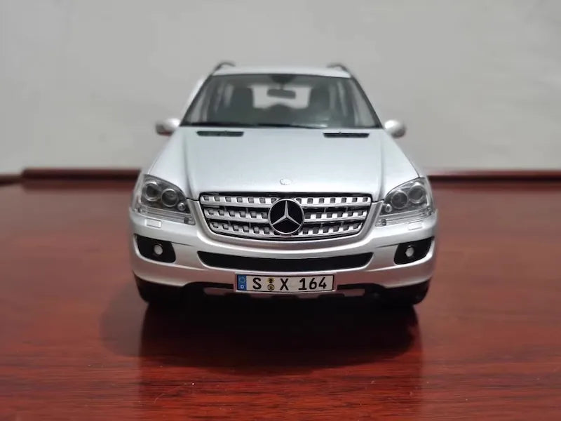 1:18 Mercedes-Benz 2005 ML-Class W164 Die Cast Model Car