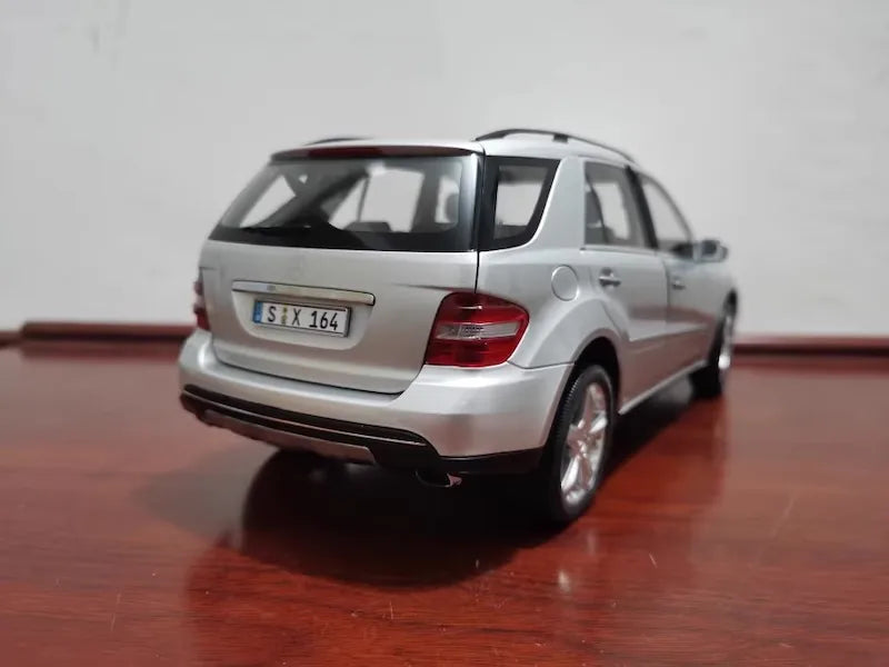 1:18 Mercedes-Benz 2005 ML-Class W164 Die Cast Model Car