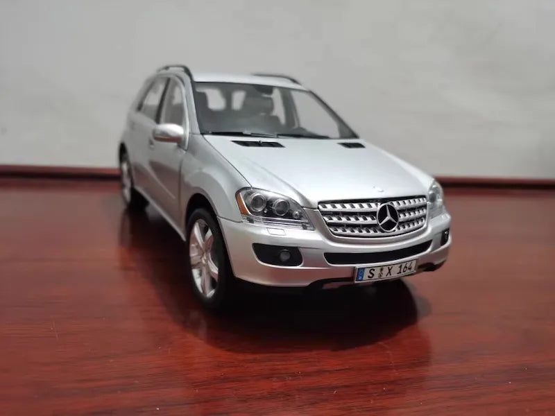 1:18 Mercedes-Benz 2005 ML-Class W164 Die Cast Model Car