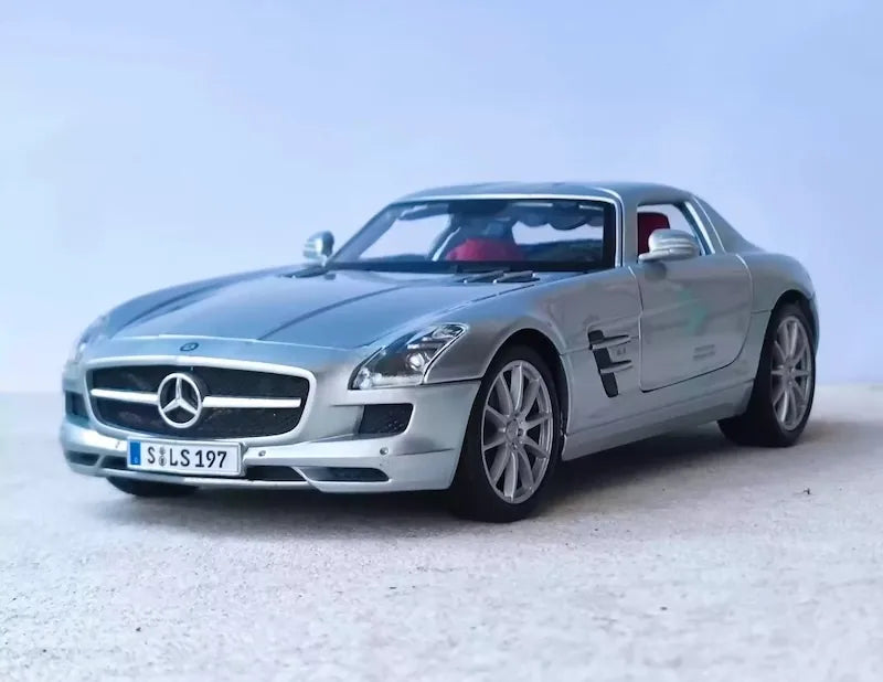 1:18 Mercedes-Benz 2009 SLS AMG Silver Die Cast Model Car