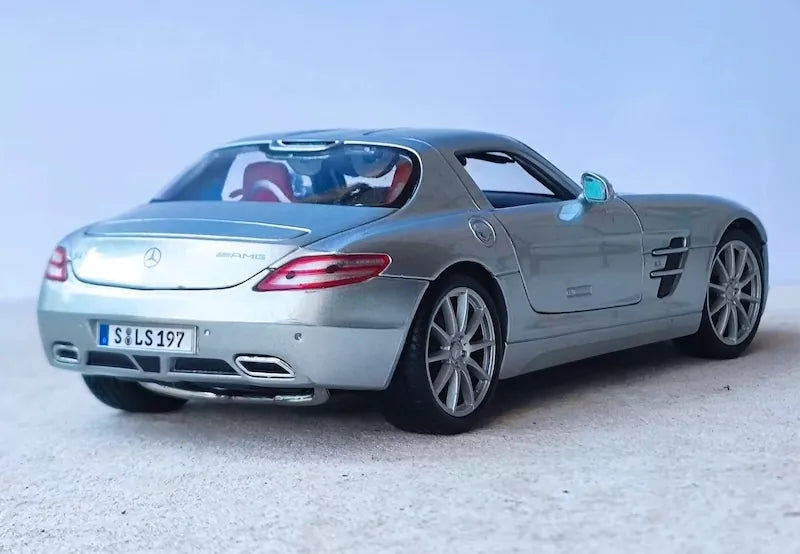 1:18 Mercedes-Benz 2009 SLS AMG Die Cast Model Car