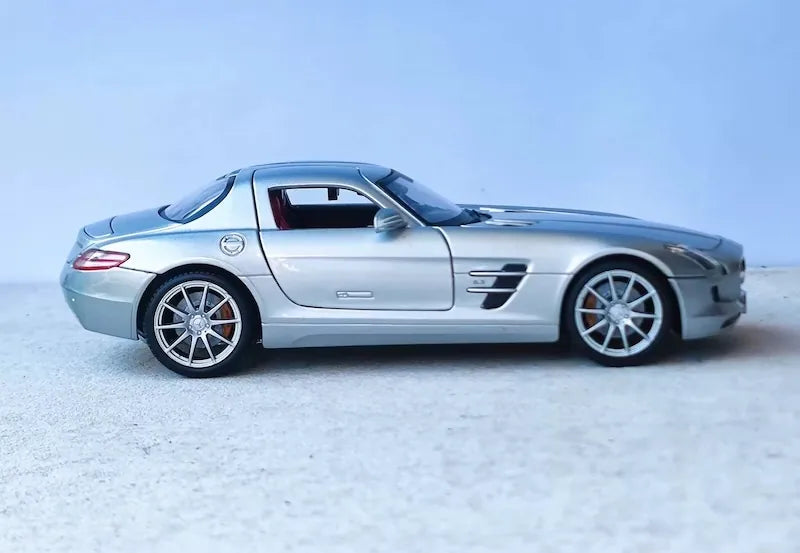 1:18 Mercedes-Benz 2009 SLS AMG Die Cast Model Car