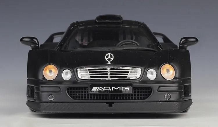 1:18 Mercedes-Benz 2010 CLK GTR Version de rue 