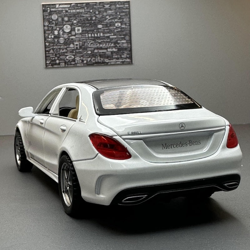 1:32 Mercedes-Benz 2014 C260 Die Cast Model Car