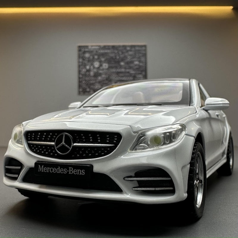 1:32 Mercedes-Benz 2014 C260 Die Cast Model Car