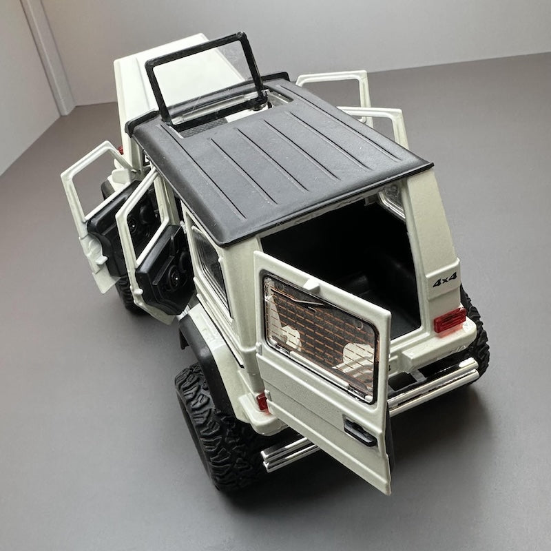 1:32 Mercedes-Benz 2015 G500 4×4² Die Cast Model Car